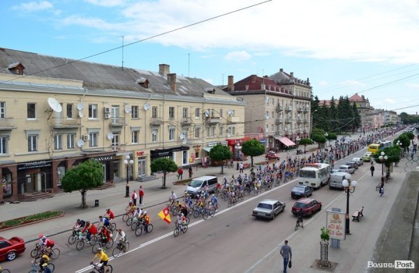 Велодень у Луцьку зібрав більше тисячі людей. ФОТО 