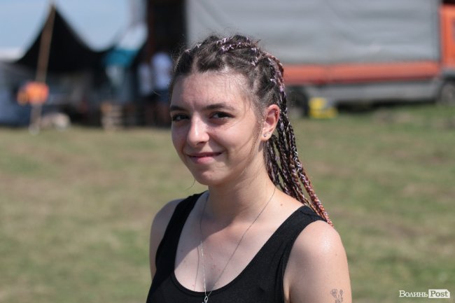 Рожеве волосся і чоловіки у спідницях: яскраві люди на «Бандерштаті». ФОТО 