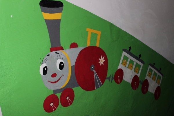 Мешканці одного з луцьких будинків перетворили свій під'їзд у казку. ФОТО