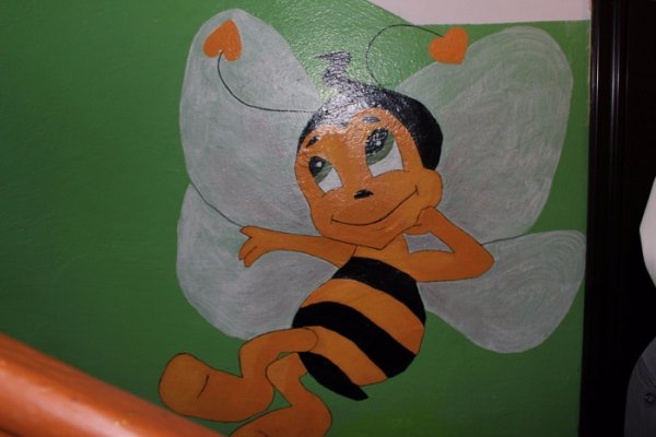 Мешканці одного з луцьких будинків перетворили свій під'їзд у казку. ФОТО