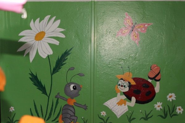 Мешканці одного з луцьких будинків перетворили свій під'їзд у казку. ФОТО