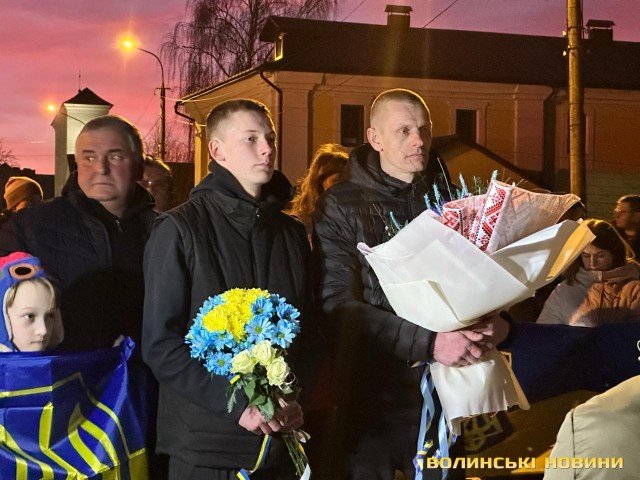 У Луцьку зустріли воїна, якого визволили з російського полону. ФОТО