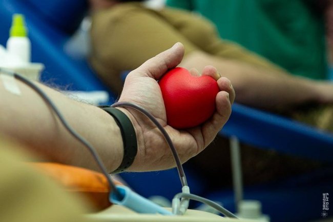 Луцькі нацгвардійці стали донорами крові для порятунку життів. ФОТО