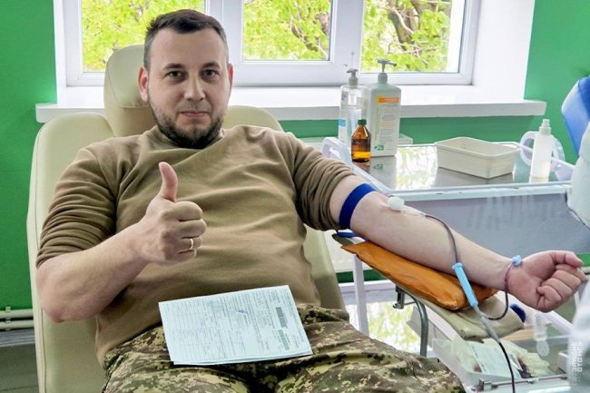Луцькі нацгвардійці стали донорами крові для порятунку життів. ФОТО