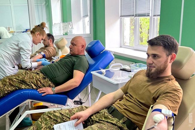 Луцькі нацгвардійці стали донорами крові для порятунку життів. ФОТО