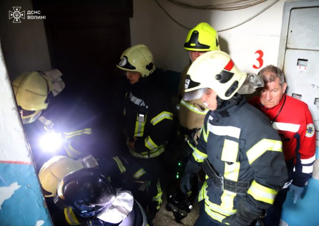 У Луцьку 11-річний хлопчик застряг у ліфті між поверхами