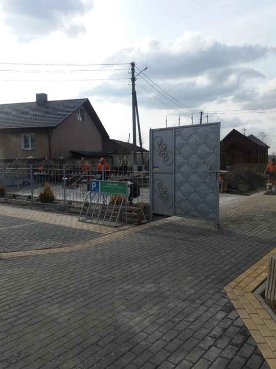 У селі під Луцьком біля поселення ченців облаштували сквер