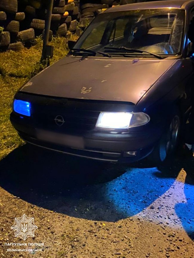 У Луцькому районі на блокпості затримали 36-річного чоловіка, який вкрав авто. ФОТО 