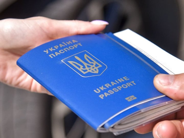 Чоловікам віком до 25 років можуть дозволити виїзд за кордон: у Раді зареєстрували законопроєкт