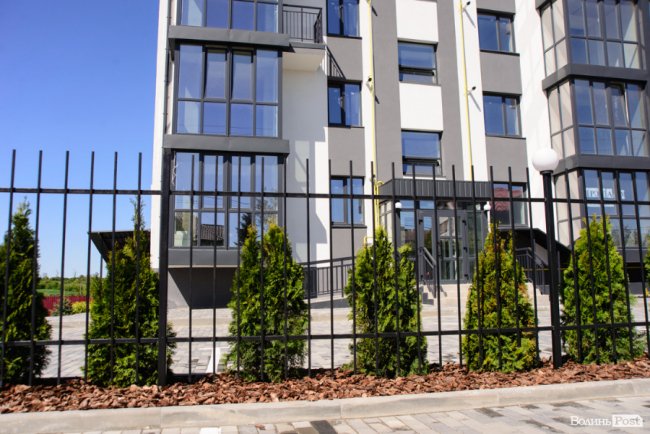 Здача нового будинку і озеленення території: затишне і сучасне житло у ЖК «Західний Олімп» під Луцьком*