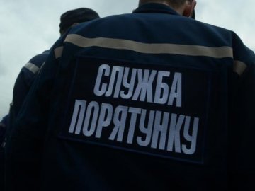 Волинські рятувальники «вирізали» пасажира з деформованого після ДТП авто