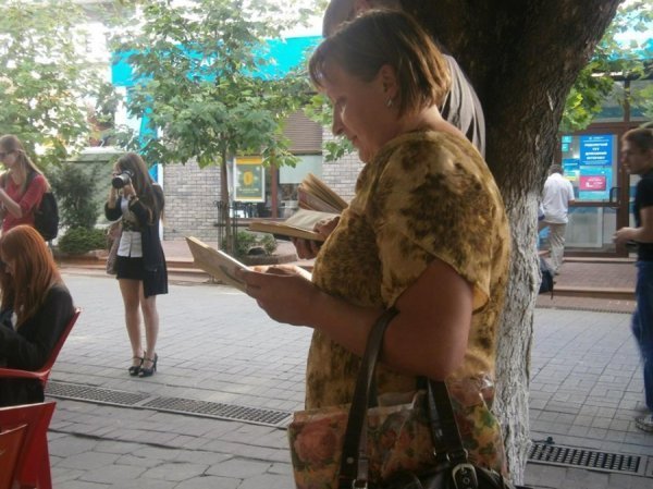 Книжковий флешмоб в Луцьку. ФОТО