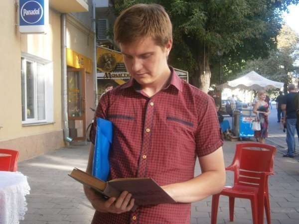 Книжковий флешмоб в Луцьку. ФОТО