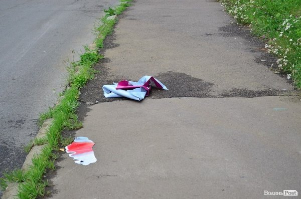 У Луцьку на Набережній – понівечені білборди. ФОТО