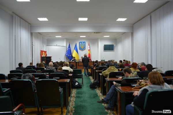 Самооборона під Луцькрадою чекає офіційних даних. ФОТО