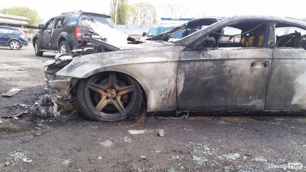 Новини з минулого. Палаючі автівки та день народження «вождя»