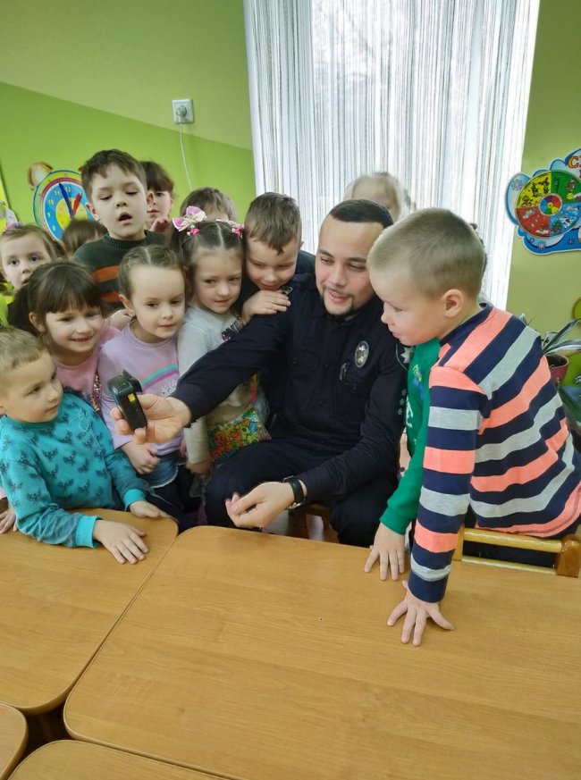 Радісні вигуки в рацію та захват в очах: як малечу Гіркої Полонки вчили безпеці руху