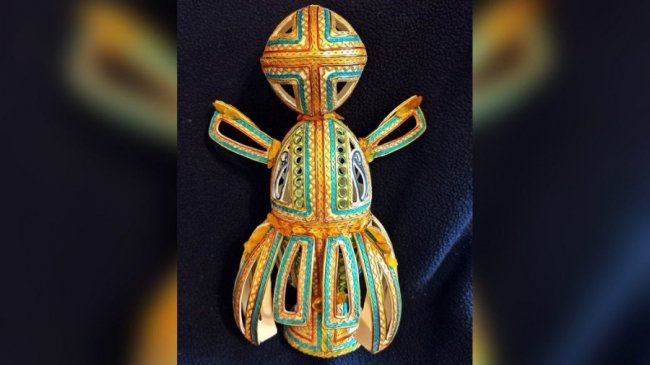 Волинський майстер виготовив ляльку-мотанку з гусячих яєць