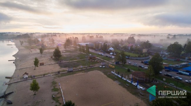 Опублікували фото оповитого туманом Світязю з висоти пташиного польоту