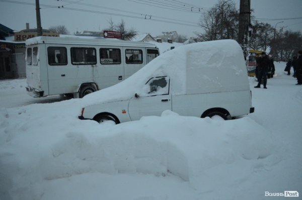 Як Луцьк замело снігом. ФОТО