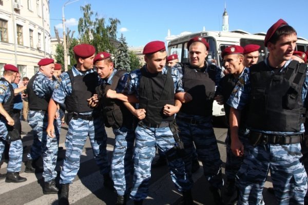 Як у Києві через Фаріон билися свободівці та «студенти». ФОТО. ВІДЕО