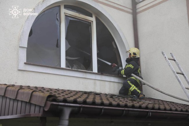 У Луцьку через увімкнену без нагляду праску загорівся будинок