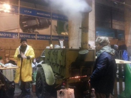 Будні штабу Євромайдану в Києві. ФОТО