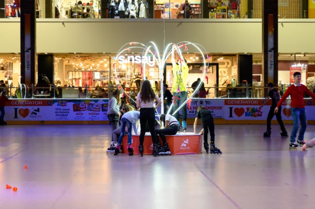 На арені розваг «GeneratorCitу» відбулася дискотека на роликах. ФОТО*