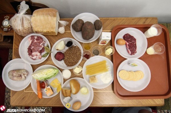 Нові зразки одягу і продовольчого пайка для військовослужбовців. ФОТО