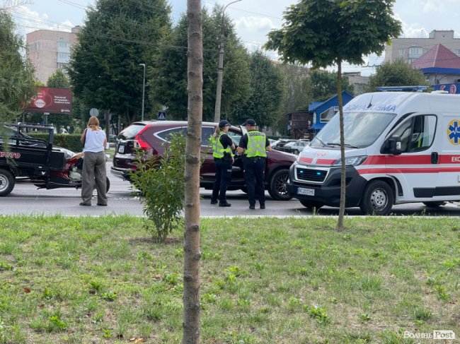 У Луцьку – аварія: зіткнулися мотоцикл та автівка. ФОТО