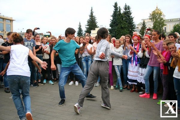 Іноземці вчили лучан танцювати. ФОТО
