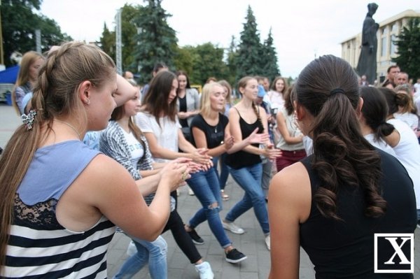 Іноземці вчили лучан танцювати. ФОТО