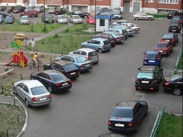 В Україні хочуть заборонити  автостоянки всередині житлових кварталів