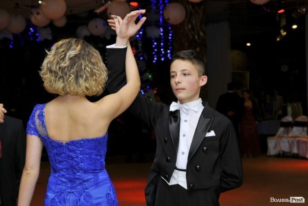 Фото різдвяного балу в Луцьку