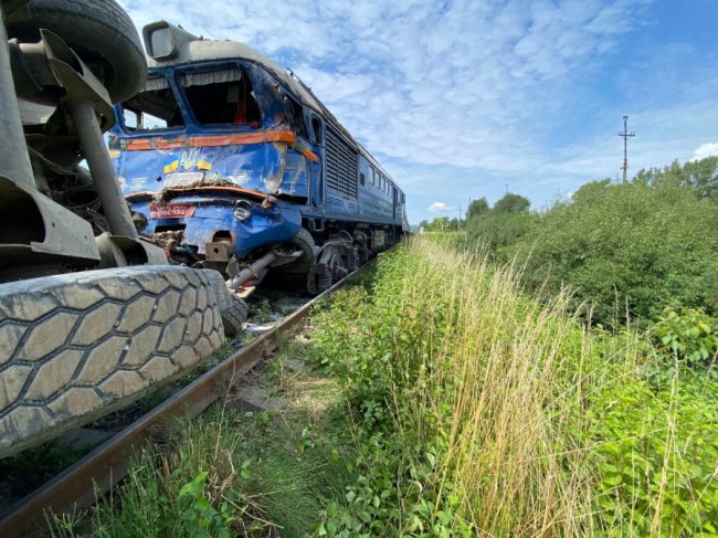 На залізничному переїзді на Закарпатті – аварія: є постраждалі. ФОТО