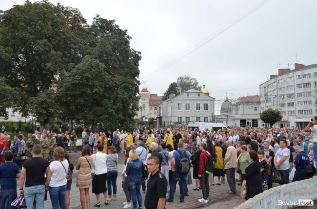 «Востаннє для тебе: слава Україні!»: Луцьк попрощався з Георгієм Ольховським. ФОТО