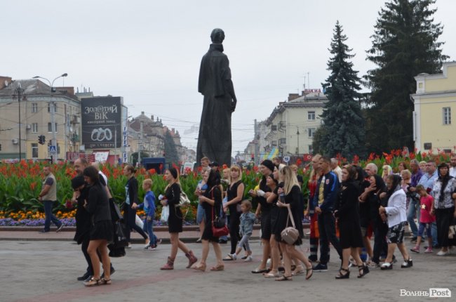 «Востаннє для тебе: слава Україні!»: Луцьк попрощався з Георгієм Ольховським. ФОТО