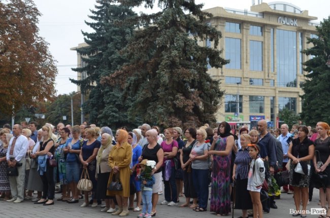 «Востаннє для тебе: слава Україні!»: Луцьк попрощався з Георгієм Ольховським. ФОТО