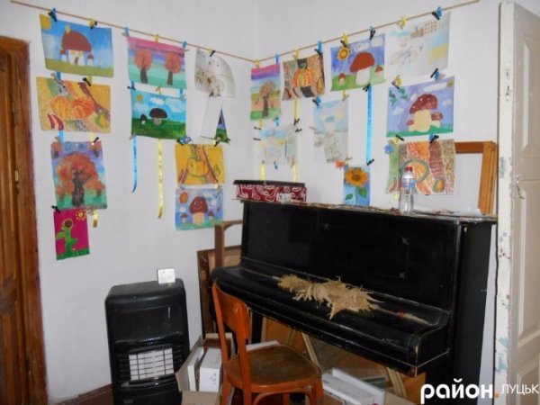  Майже у всіх кімнатах будинку можна побачити результати дитячої творчості