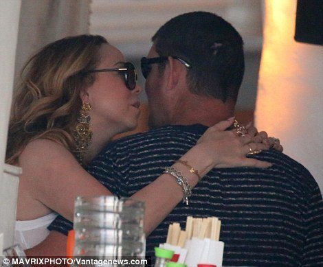 Мерая Кері забула одягнути білизну на відпочинок. ФОТО