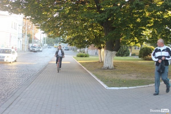 Луцьких чиновників привчали їздити на велосипеді. ФОТО