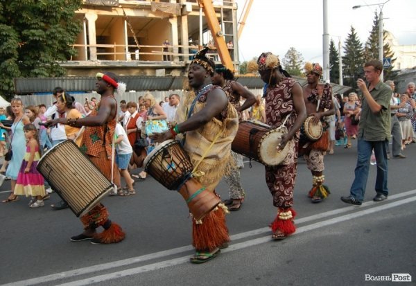 «Поліське літо з фольклором» завершили парадом, концертом і феєрверком. ФОТО