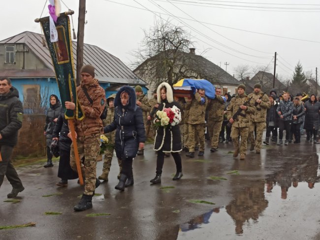 Осиротіли троє дітей: на Волині поховали Захисника Сергія Пилипюка