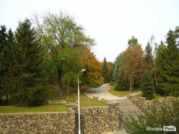 Вид на Меморіал (північ)