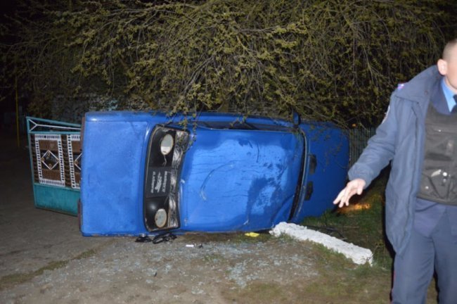 На Волині через п’яного водія авто злетіло з дороги й перекинулося