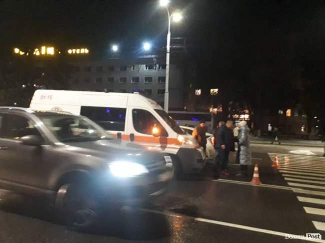 Дитину забрала «швидка»: деталі вечірньої аварії біля луцького ЦУМу. ВІДЕО. ОНОВЛЕНО