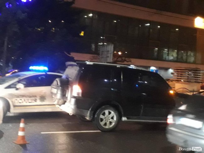 Дитину забрала «швидка»: деталі вечірньої аварії біля луцького ЦУМу. ВІДЕО. ОНОВЛЕНО