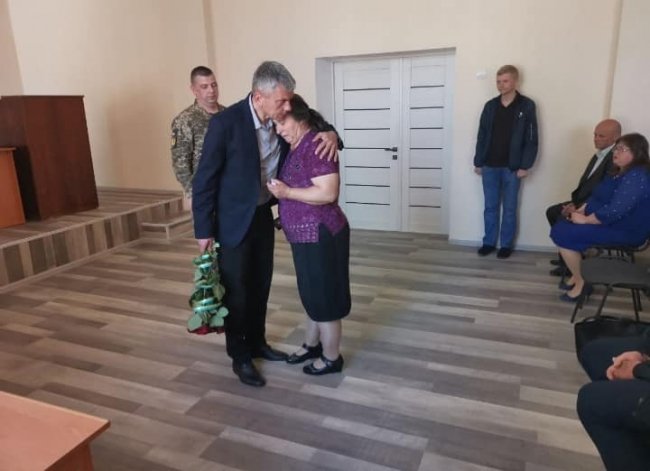 Матері загиблого Героя Вадима Мудрохи з Луцького району вручили нагороду сина
