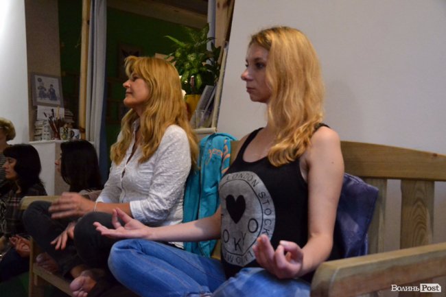 Тусівка для йогів: як у Луцьку медитували та просвітлювалися