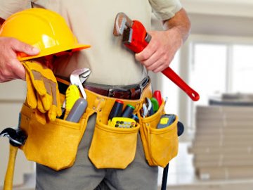 На Волині виявили нелегальних працівників, які ремонтували будівлю